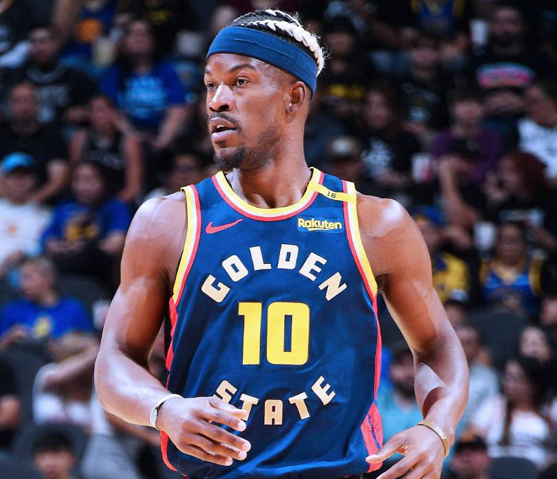 爱游戏平台-最后时刻胜出引发热议！，巴特勒在巴黎圣日耳曼比赛中出色防守观众掌声雷动-爱游戏平台